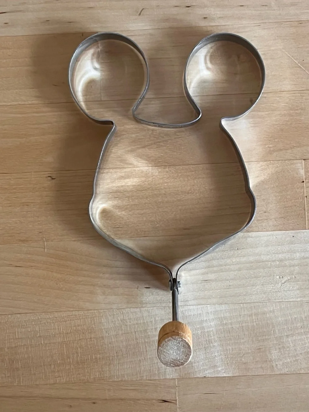 Disney Chef Mickey Mouse Egg and Pancake Ring Mold Metal Wood Handle